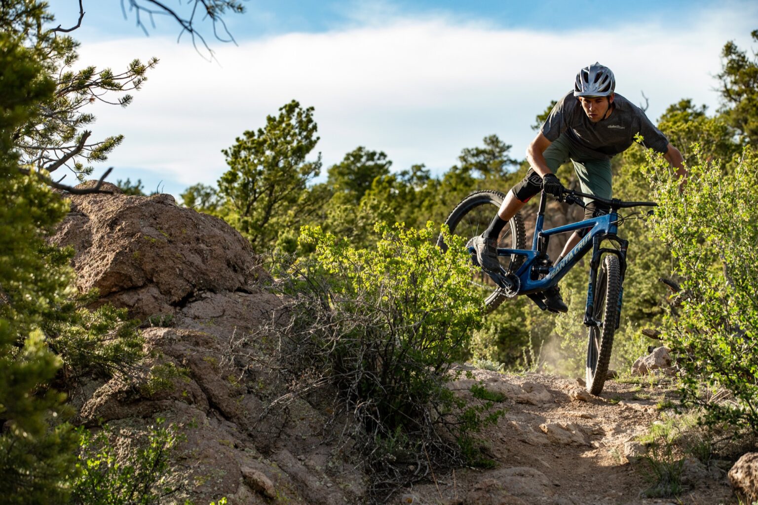 10 Best Full Suspension Mountain Bikes under 2000 Top Picks