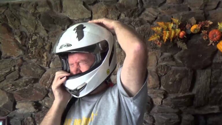 Motorcycle Helmet Fitting Guide 2023 - GoMotoRiders - Motorcycle